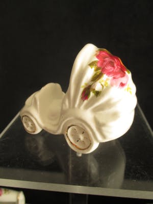 Niet of onleesbaar gesigneerd - 12 porseleinen miniaturen - Engeland - Cottage Rose kopen? Bied vanaf 1!