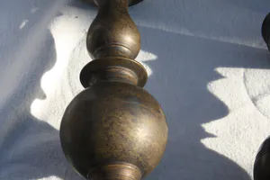 Niet of onleesbaar gesigneerd - Twee Fraaie Oude Bronzen Pen Kandelaars kopen? Bied vanaf 1!