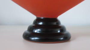 Niet of onleesbaar gesigneerd - Art deco oranje gesatineerde glazen schaal op voet kopen? Bied vanaf 1!
