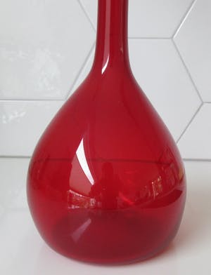 Glasfabriek Gullaskruf - Rode vintage "Bulbvase" - ontwerp Arthur Percy ca. 1960 kopen? Bied vanaf 28!