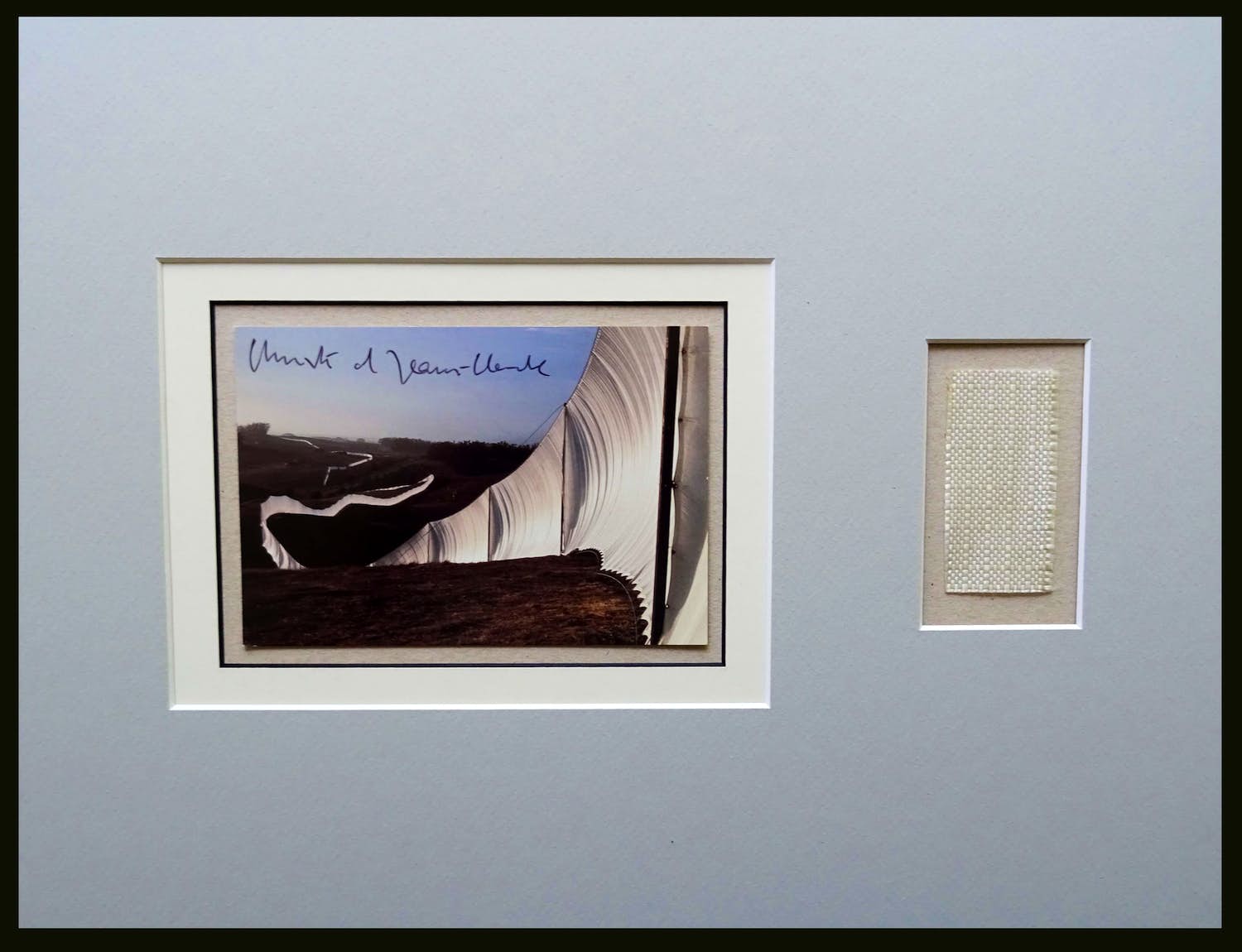Christo - Collage Project Running Fence 1976 - handgesigneerd inc. stofmonster verkocht voor € 139!