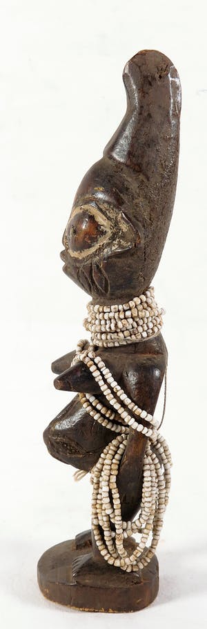 Ibedji - Vrouwenbeeld met witte kralen kopen? Bied vanaf 1!