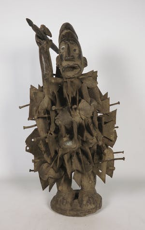 Bakongo - Nkisi beeld / Spijkerbeeld met speer in de hand kopen? Bied vanaf 1!