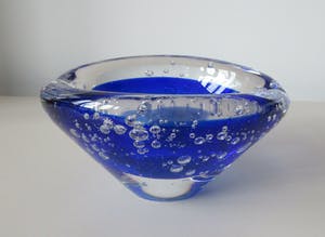 Floris Meydam - Serica asbak of kom blank en blauw glas met luchtbellen kopen? Bied vanaf 30!