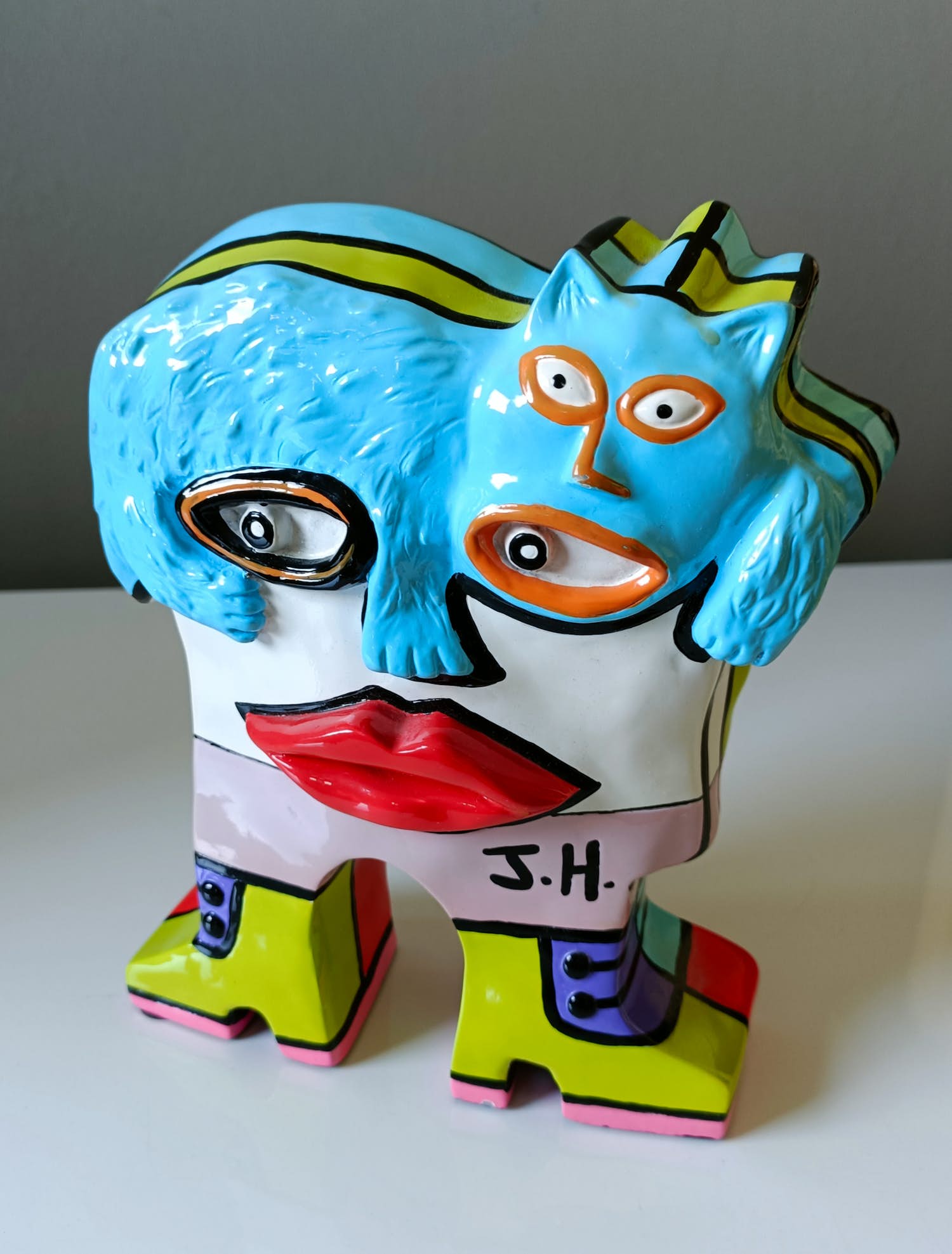 Niet of onleesbaar gesigneerd - Kleurrijk object van kunsthars / koe en kat, ZGAN ! kopen? Bied vanaf 1!