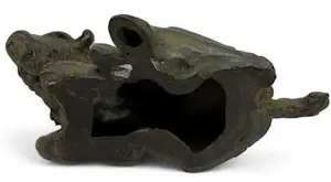 Hetty Heyster - Bronzen sculptuur: een liggende wisent kopen? Bied vanaf 595!