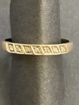 14 karaats geelgouden memoire ring met zeven diamantjes kaufen? Bieten Sie von 105!