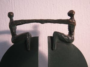 Corry Ammerlaan - Brons sculptuur op marmeren sokkel - "Nieuw Perspectief" kopen? Bied vanaf 75!