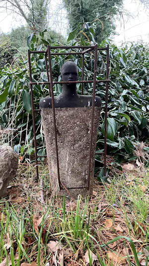 Ida De Roy - Stenen torso in stalen constructie kopen? Bied vanaf 300!