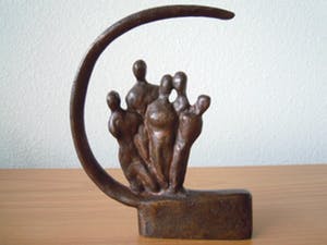Brons (Onbekend) - Gesigneerd massief bronzen beeld van " GEZIN " kopen? Bied vanaf 65!