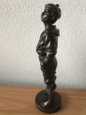 Victor Szczeblewski - Prachtig bronzen beeld - Whistling Boy - van een blootsvoets fluitend jongetje. kopen? Bied vanaf 85!