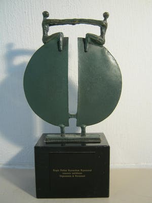 Corry Ammerlaan - Brons sculptuur op marmeren sokkel - "Nieuw Perspectief" kopen? Bied vanaf 75!