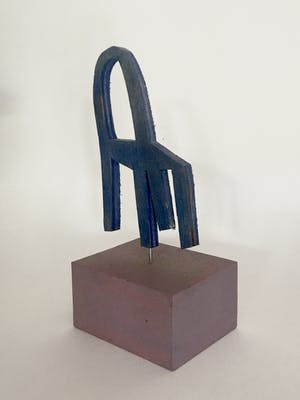 Klaas Gubbels - houten object ‘Blauwe stoel’ kopen? Bied vanaf 395!