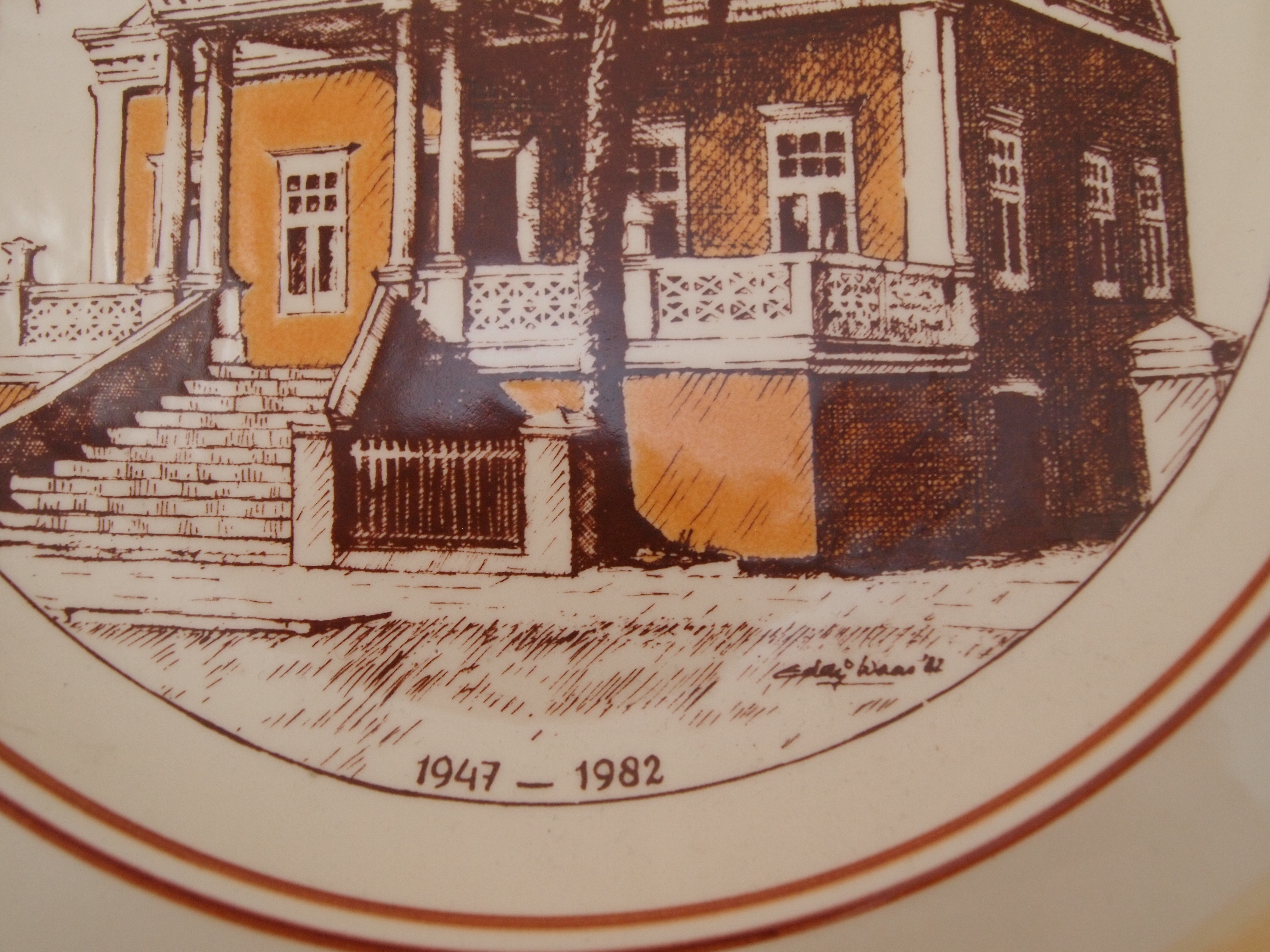 Plateelbakkerij Zenith - Wandbord villa Fatum Paramaribo 1947-1982 gesigneerd Eddy Waas kopen? Bied vanaf 1!