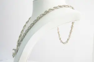 100 - Groot 1e geh. Zilveren halssieraad met "Adelaar met gespreide vleugels" kopen? Bied vanaf 85!