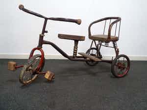 Mooi decoratie driewieler, met 2 stoeltjes. verkocht voor € 1!