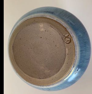 Niet of onleesbaar gesigneerd - Bolvormig vaasje kopen? Bied vanaf 10!