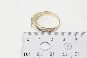 80 - Stijlvolle 14krt gouden pavé ring met 4 briljant gesl. (0.30ct) diamant kopen? Bied vanaf 230!