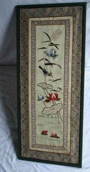 Niet of onleesbaar gesigneerd - Textielkunst , Japan , Oosterse voorstelling met vogel – ingelijst kopen? Bied vanaf 1!