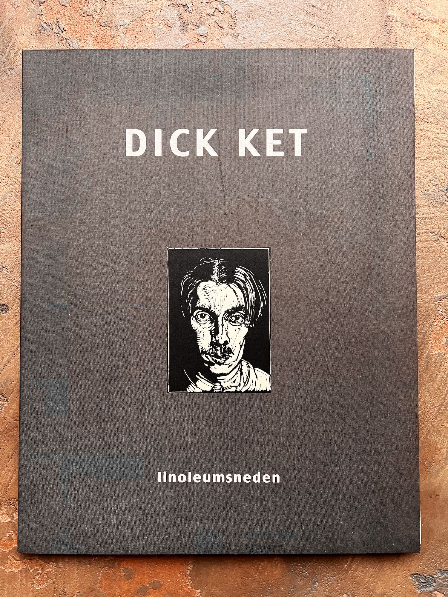 Dick Ket - Cassette met 12 linoleumdrukken verkocht voor € 250!