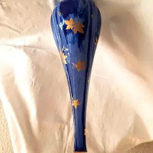 Sevres - Porzellan Vase original Sevres von 1900 mittelblau mit goldenem Blätter-Dekor kopen? Bied vanaf 290!