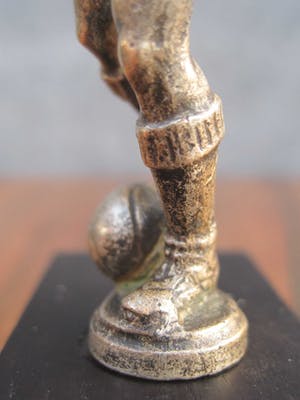 Brons (Onbekend) - De voetballer kopen? Bied vanaf 17!