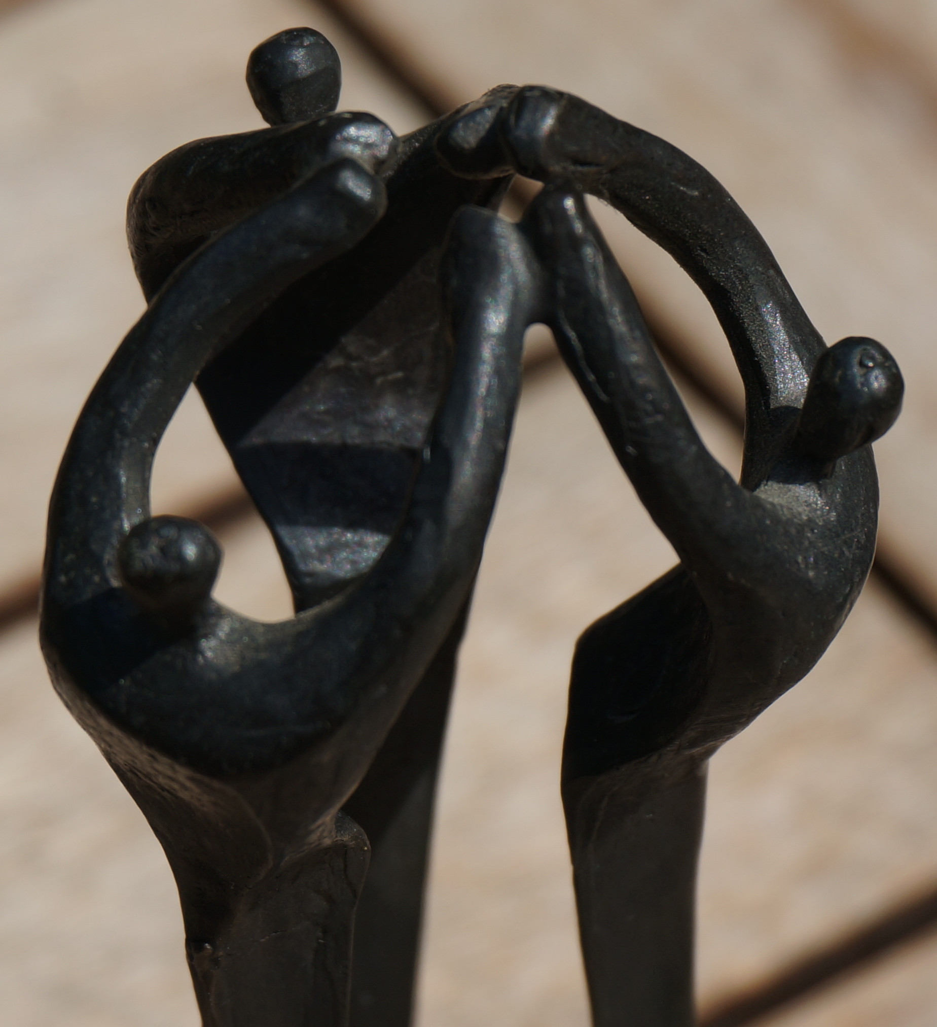 Niet of onleesbaar gesigneerd - Mensen vieren samen kopen? Bied vanaf 1!