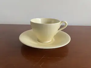 Plateelbakkerij Zuid-Holland - Plateelbakkerij Zuid Holland - Art deco gele theepot + kop- en schotels kopen? Bied vanaf 20!