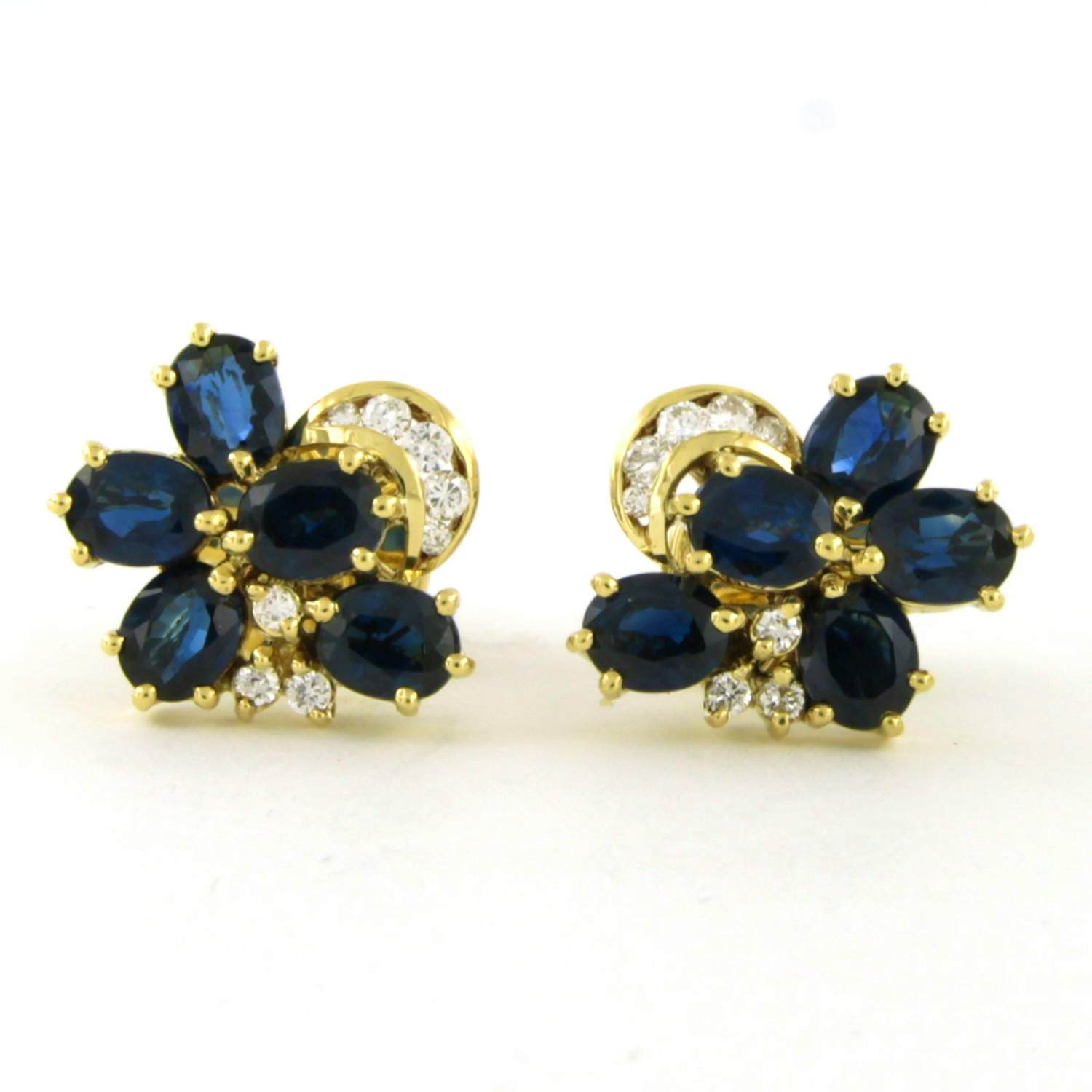 18k gouden oorknoppen met saffier en briljant geslepen diamant tot.0.19ct kopen? Bied vanaf 510!