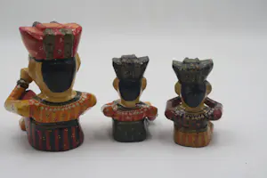 Niet of onleesbaar gesigneerd - Houten Muzikanten Standbeelden, Handgeschilderde Rajasthani traditionele zittend kopen? Bied vanaf 1!