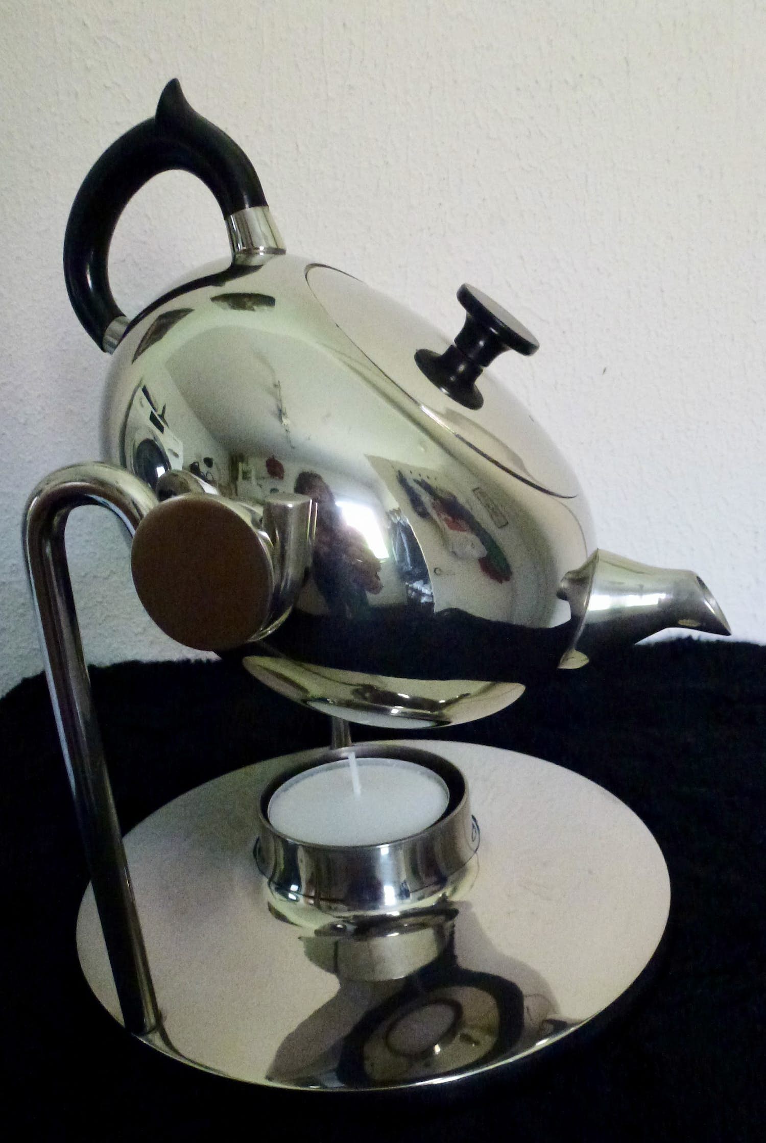 Curiosa - Vintage Tuimel theepot - Bakeliet en Chroom - jaren '50. verkocht voor € 50!