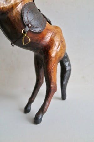 Curiosa - Steigerend Paard - Handgemaakt uit Leer- In fraaie staat (!) - IN PRIJS VERLAAGD kopen? Bied vanaf 29!