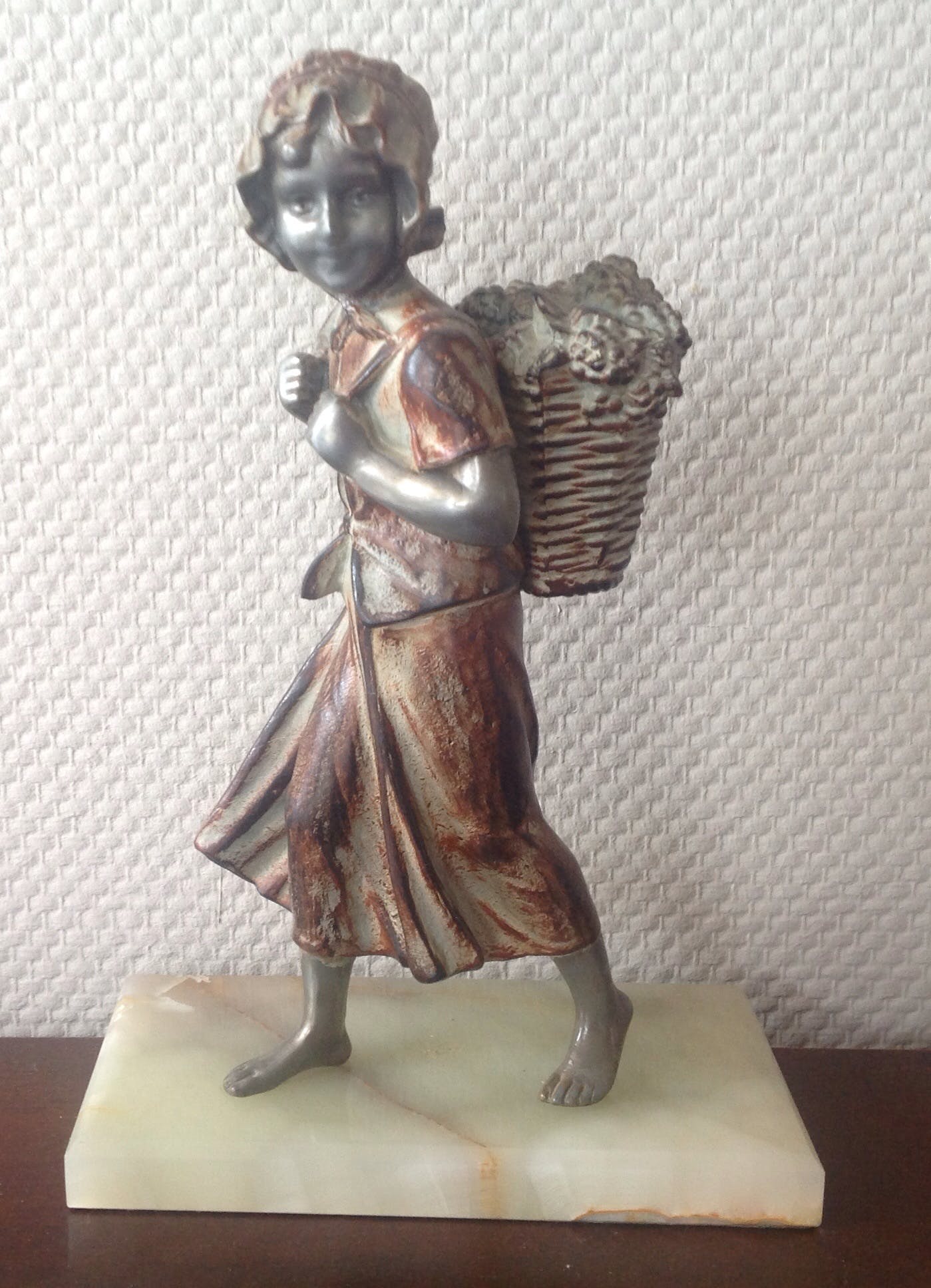 Niet of onleesbaar gesigneerd - De Druivenplukster verkocht voor € 8!