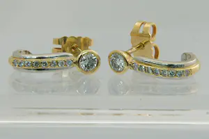 74- Fraaie set bicolor 18krt goud & diamanten oorstekers -ca.0.40ct diamant kopen? Bied vanaf 280!