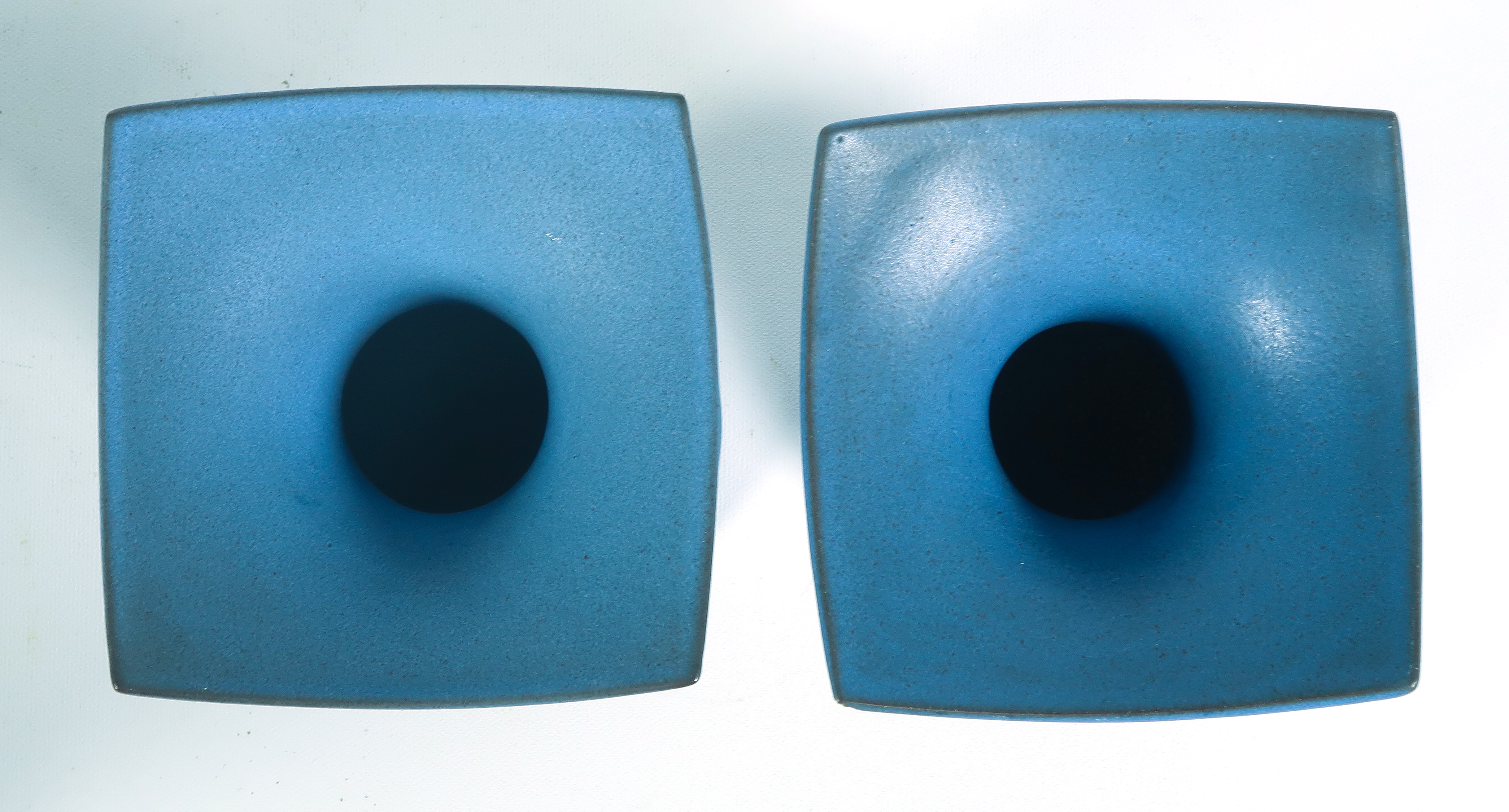 Zweitse Landsheer - Lot van 4 keramieken Cor Unum vazen kopen? Bied vanaf 60!