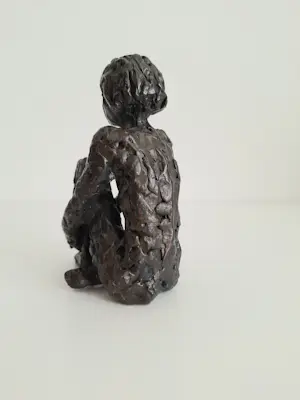 Astrid Veldhuyzen-Koppen - Zittend meisje kopen? Bied vanaf 99!