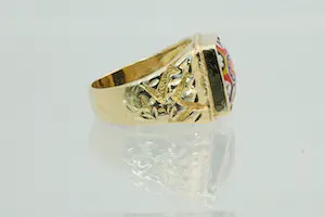 54 - Fraai bewerkte 18Kt geel gouden ring met cabuchon geslepen kleursteen kopen? Bied vanaf 480!