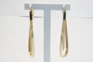 06 - Lang en sierlijk paar 14Krt tri-color gouden oorsieraden - golvend model kopen? Bied vanaf 440!