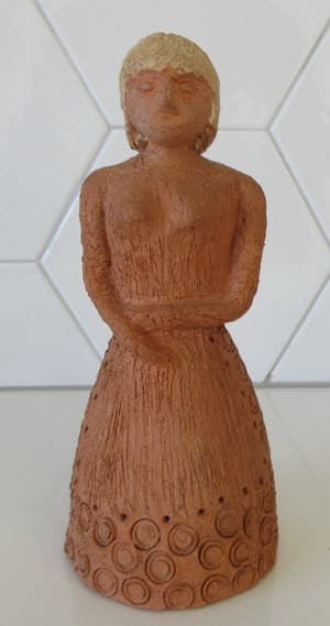 Niet of onleesbaar gesigneerd - Terracotta beeld van een blonde dame kopen? Bied vanaf 1!