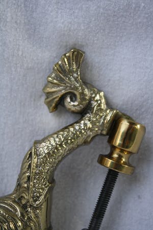 Niet of onleesbaar gesigneerd - Fraaie Oude Bronzen Vuur Vergulde Deur Klopper in Mythische Stijl. kopen? Bied vanaf 1!