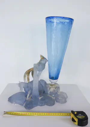Richard Price - Sculptuur met vaas van glas (unicum), Flights of Fancy kopen? Bied vanaf 300!