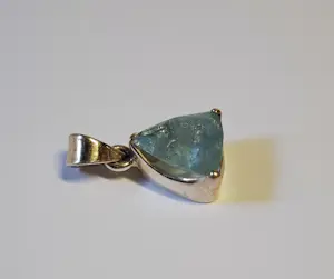 Nieuw  van nature lichtblauw  aquamarijn hanger is gezet in massief 925 Zilver. kopen? Bied vanaf 75!
