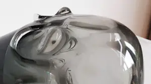 Jan Beranek - Rookgrijze (smoky grey) dikwandige ambachtelijk geblazen glazen vaas kopen? Bied vanaf 49!