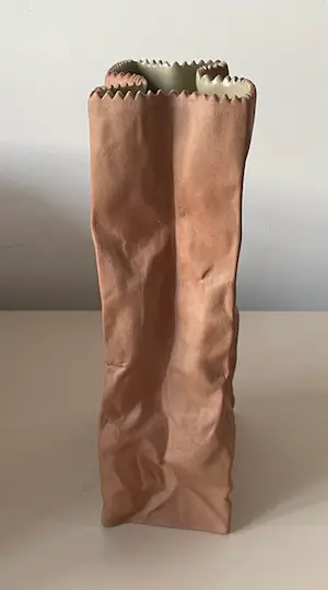 Tapio Wirkkala - Keramische "Paperbag vase" uitgevoerd voor Rosenthal kopen? Bied vanaf 80!