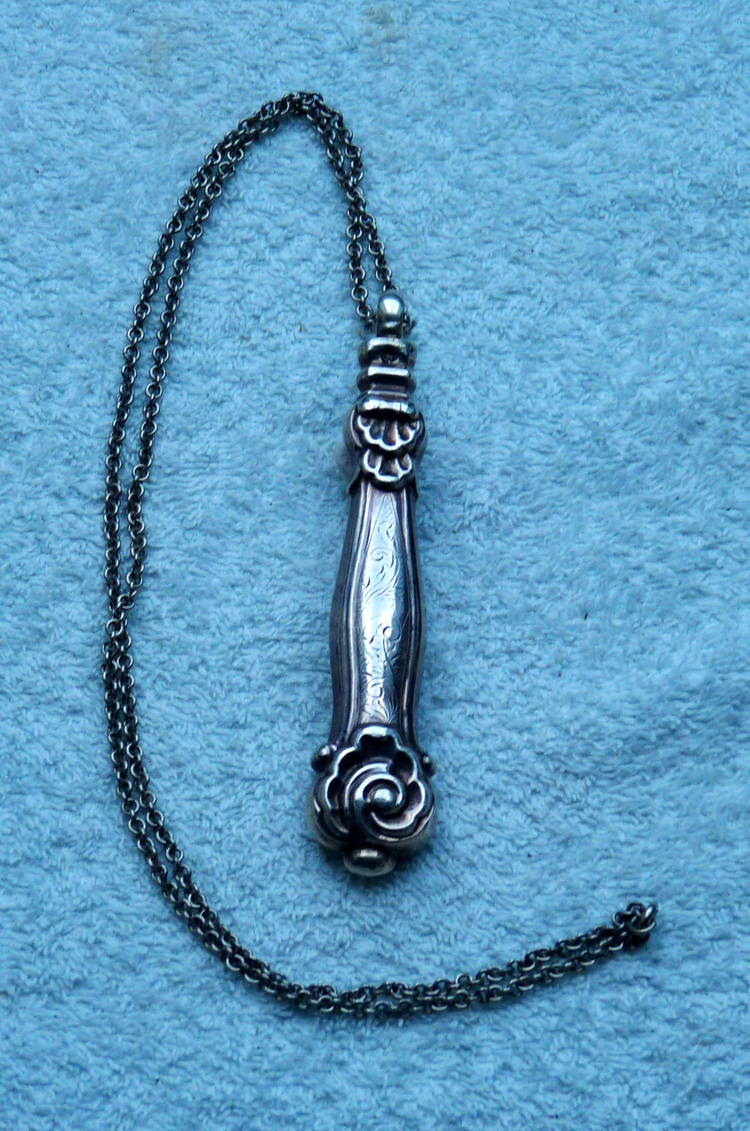 Paul Redeker - zilveren object met ketting kopen? Bied vanaf 65!