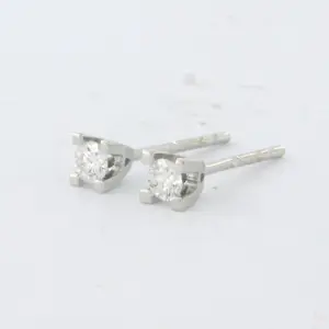 18k witgouden solitair oorknoppen met briljant geslepen diamant tot.0.20ct kopen? Bied vanaf 350!