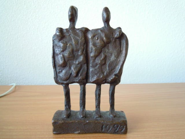 Jos Gielen - Gesigneerd zwaar bronzen beeld met de titel " VRIENDSCHAP " verkocht voor € 65!