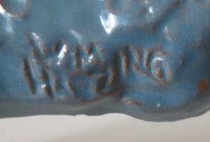 Wim Harzing - Blauwe geglazuurde aardewerken Patronaatstegel uitgevoerd bij de Russel Tiglia kopen? Bied vanaf 28!