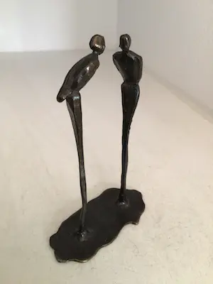 Corry Ammerlaan - Sculptuur “ IN GESPREK “. Gesigneerd kopen? Bied vanaf 1!