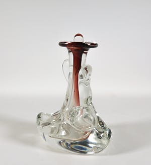 Ireneusz Kizinski - Vrijgevormde helderglazen fles met rood kopen? Bied vanaf 1!